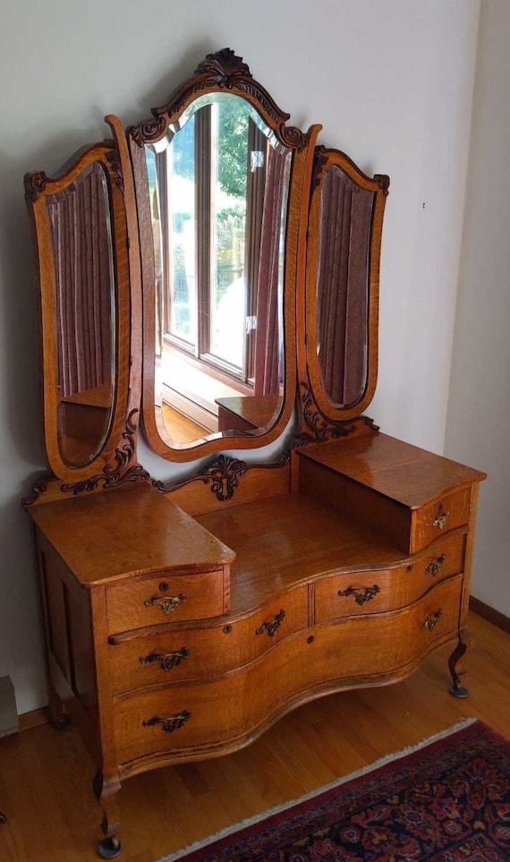 Vintage Tiger Oak Serpentine Vanity Dresser With Curved Drawers