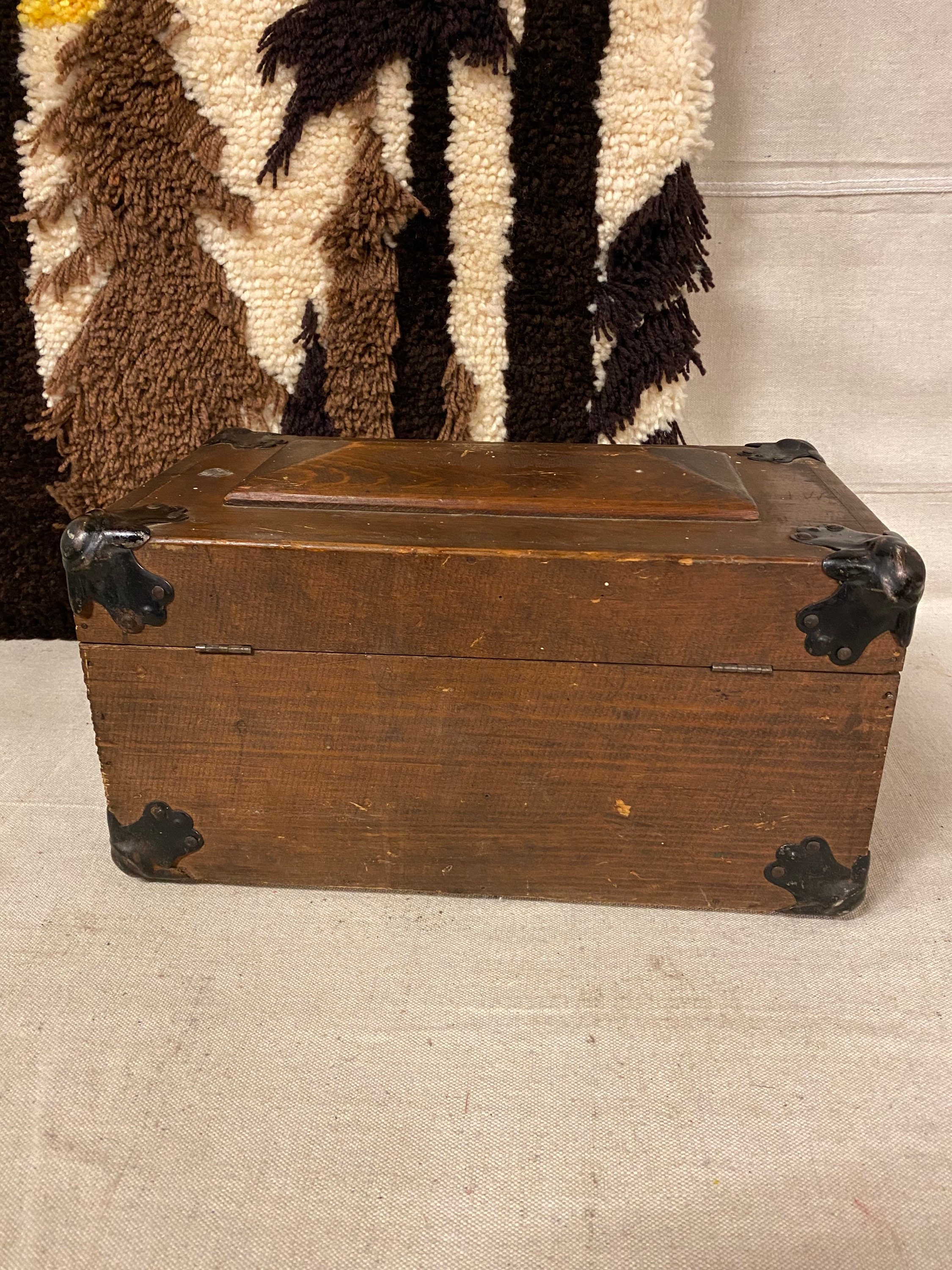 限定版 Vintage Corner Metal With Chest Lined Paper Wooden 西洋