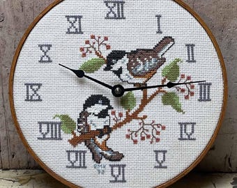 刺繍枠時計、手刺繍時計、花柄壁掛け時計、室内装飾、花好きの方への