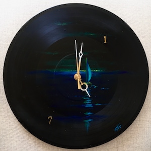 Peinture sur disque vinyle, horloge murale, Voilier à l’aube