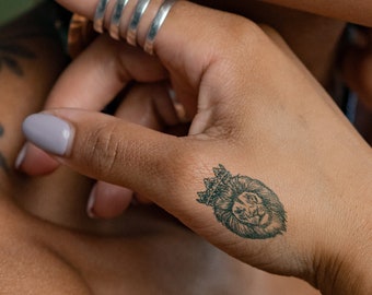 Semi-Permanent Tattoo | Tiny Lion with Crown | Last up to 2 weeks | Temporary Tattoo | Holiday Gift Idea | Jagua henna | tatouage temporaire