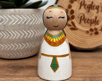 Cleopatra Peg Doll, Inspirational Women, Little People Big Dreams, Historical figures, educational resources, ancient egypt,  peg dolls