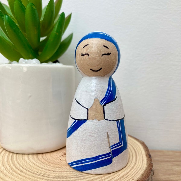 Mother Teresa, Teresa of Calcutta peg doll, Historical resources, Little people big dreams, educational toys, inspirational women, catholic