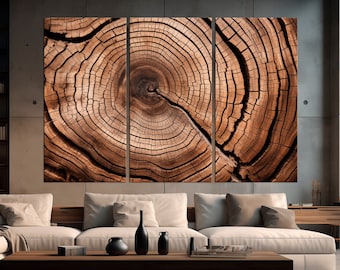 Puede incluir: Un conjunto de arte mural en tríptico que presenta un primer plano de alta resolución de una sección transversal de un tronco de árbol. La imagen muestra anillos de grano de madera marrón detallados, texturas y grietas.