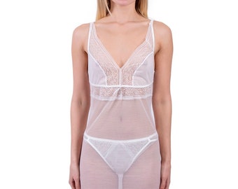 Amber Sexy Ver a través de malla vestido de noche transparente Nightie &Panty Set Hot Women Ropa Luna de miel Lencería Sexy Lencería nupcial / Blanco