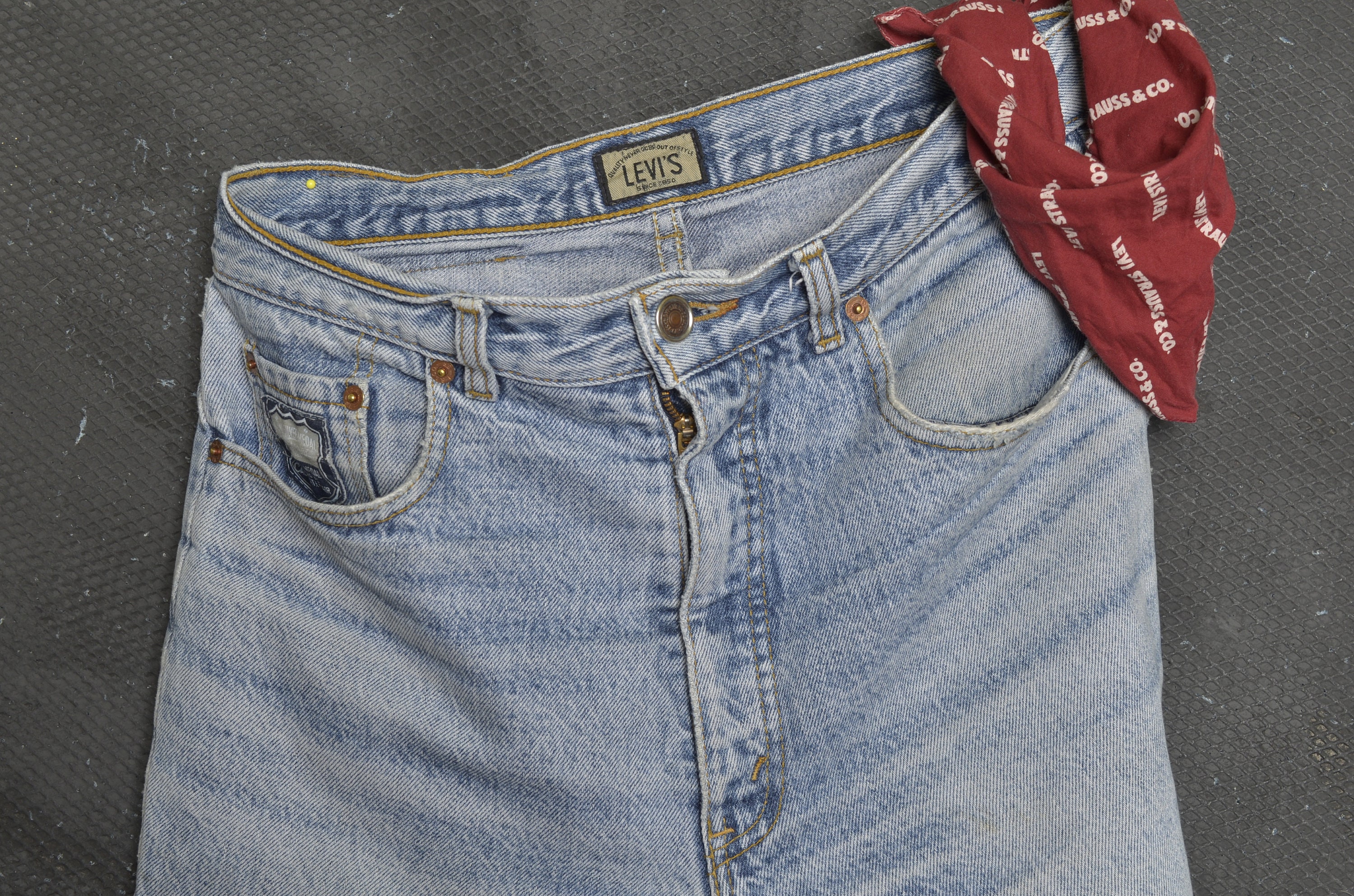 Levis 737 clearance