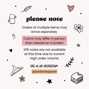 Puede incluir: Un gr&aacute;fico en blanco y negro con el texto "please note" e informaci&oacute;n sobre pedidos, colores y notas de regalo. El texto tambi&eacute;n incluye el nombre de usuario de las redes sociales "@boldbirdapparel".