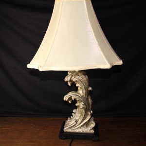Fantastic Uttamost lamp in the shape of a wave.