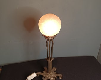 Small wrought iron table lamp, a real unique piece.