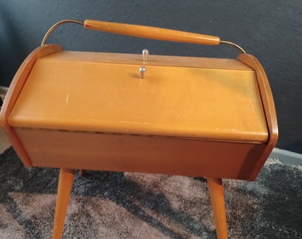 Great mid century sewing box made of wood and carrying handle