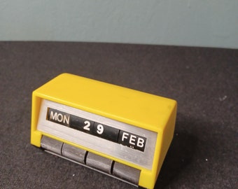 Perpetual Calendar 1960-70 Perpetual Calendar UK. Regd. DESIGN NO. 977358 Yellow