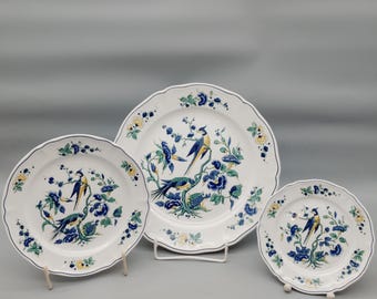 Vintage Villeroy & Boch Phoenix Blue plate set in three sizes. Dishwasher safe.