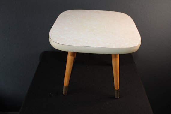Schöner Mid Century Beistelltisch Blumenhocker