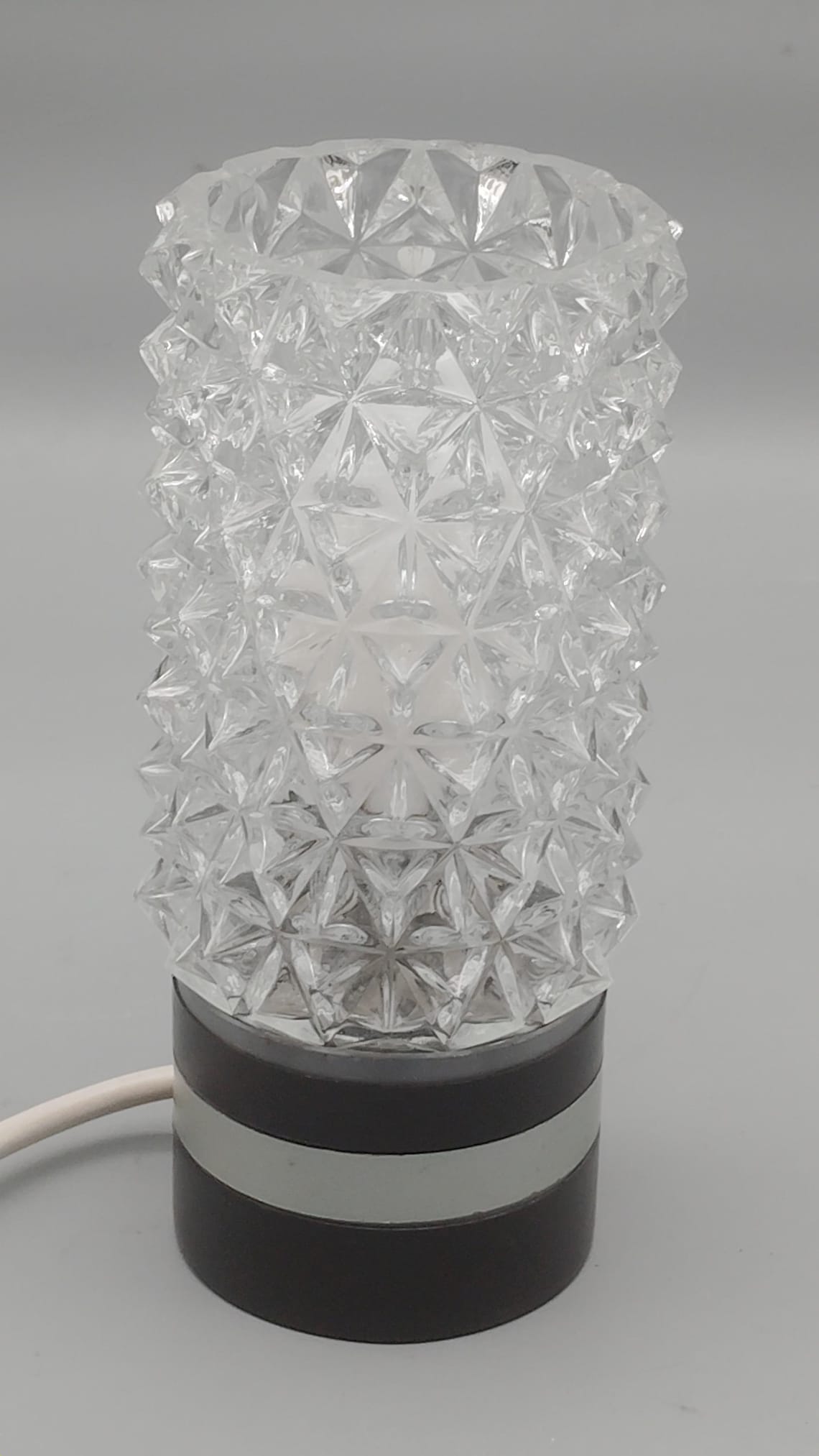 Schöne vintage Tischleuchte / Nachttischlampe aus Kristallglas & Metall ,70er Jahre ,, foto 1 di 5