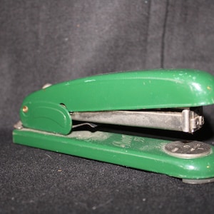 Beautiful Novus 53 vintage Tucker / Stapler in green