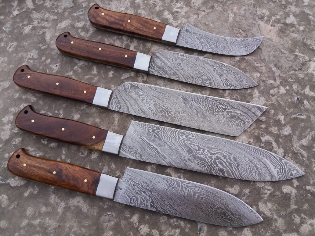 Set di 5 coltelli da chef in acciaio Damasco, set di coltelli da cucina e borsa arrotolabile in pelle. - Italia