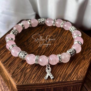 Pulsera elástica de cuarzo rosa auténtico para concienciación sobre el cáncer de mama / Joyería de concienciación con lazo rosa claro de 8 mm / Guerrera contra el cáncer de mama / Regalo para mujeres que se han sometido a una mastectomía