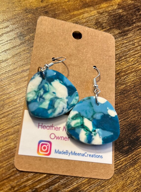 Guitar pick style dangle earring
