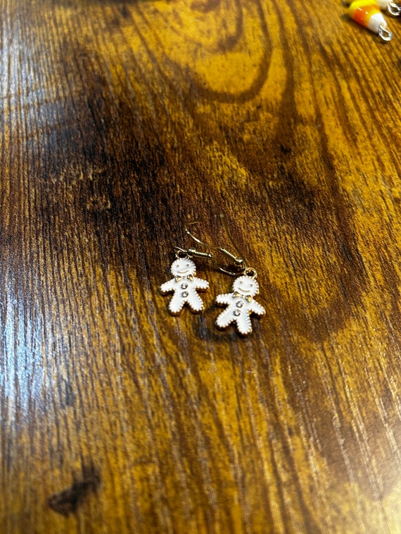 Christmas Holiday gingerbread man earrings