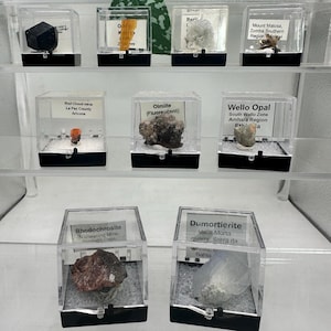 Mineral Specimen Thumbnail in Perky Box