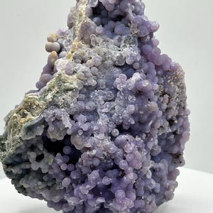 Muestra de cristal de ágata de uva, formada naturalmente