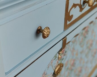 1920's Vintage hutch/ sideboard/buffet.