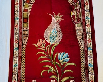 Tulip Prayer Rug with Crystal Tasbih: Luxury Sejadah Janamaz Gift