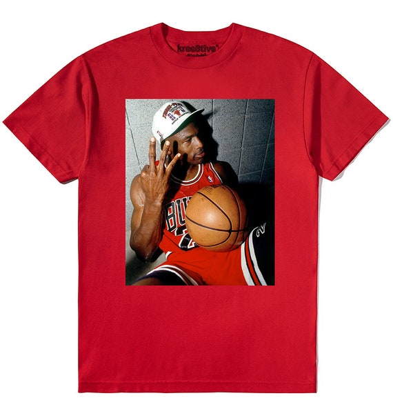 3 peat basketball shirt' Men's T-Shirt