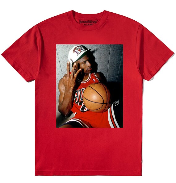 3 peat basketball shirt' Men's T-Shirt