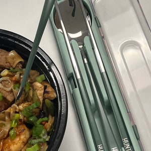 Juego de cubiertos para acampar personalizados y grabados: tenedor, cuchara y palillos; utensilios para exteriores personalizados; cubiertos portátiles para comer sobre la marcha