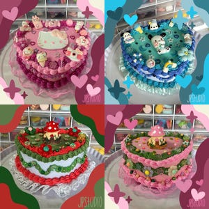 Może przedstawiać: Cztery ciasta w kształcie serca z dekoracyjnym lukrem i dodatkami. Jedno ciasto ma wzór Hello Kitty, inne motyw niedźwiedzia, a pozostałe dwa mają wzory grzybów i kwiatów. Każde ciasto stoi na białej serwetce.