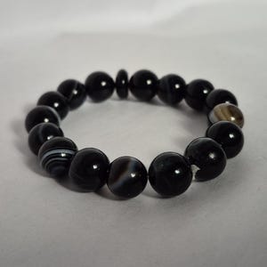 Black Agate beads, round aqeeq Bracelet ,suleimani aqeeq Bracelet , Bracelet , black agate , agate beads , round beads , Islamic necklace, natural aqeeq , Yemeni aqeeq , agate Bracelet , round aqeeq beads , aqeeq natural beads , natural stone , banded agate bracelet,  aqeeq beads bracelet,  round beaded bracelet,  beautiful gifts , best gifts for her , gifts for brother  , gifts for him , casual wear bracelet,  everyday wear bracelet,  aqeeq jewelry, yemeni aqeeq,  aqiq Bracelet, agate Bracelet,