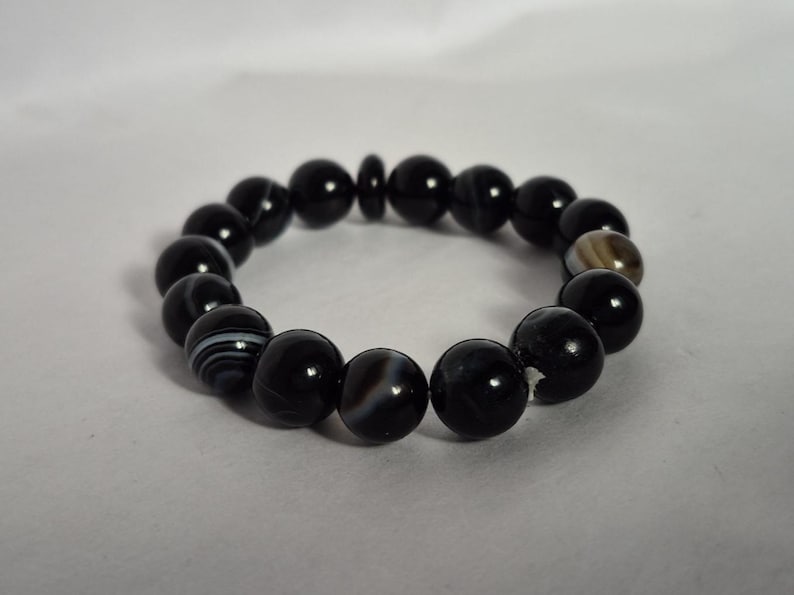 Black Agate beads, round aqeeq Bracelet ,suleimani aqeeq Bracelet , Bracelet , black agate , agate beads , round beads , Islamic necklace, natural aqeeq , Yemeni aqeeq , agate Bracelet , round aqeeq beads , aqeeq natural beads , natural stone , banded agate bracelet,  aqeeq beads bracelet,  round beaded bracelet,  beautiful gifts , best gifts for her , gifts for brother  , gifts for him , casual wear bracelet,  everyday wear bracelet,  aqeeq jewelry, yemeni aqeeq,  aqiq Bracelet, agate Bracelet,