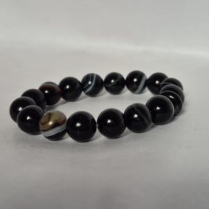 Black Agate beads, round aqeeq Bracelet ,suleimani aqeeq Bracelet , Bracelet , black agate , agate beads , round beads , Islamic necklace, natural aqeeq , Yemeni aqeeq , agate Bracelet , round aqeeq beads , aqeeq natural beads , natural stone , banded agate bracelet,  aqeeq beads bracelet,  round beaded bracelet,  beautiful gifts , best gifts for her , gifts for brother  , gifts for him , casual wear bracelet,  everyday wear bracelet,  aqeeq jewelry, yemeni aqeeq,  aqiq Bracelet, agate Bracelet,