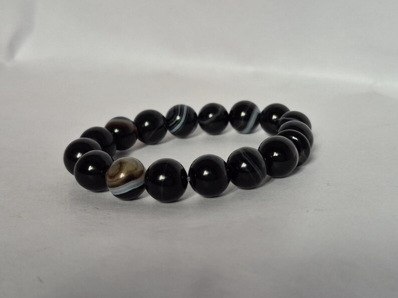 Black Agate beads, round aqeeq Bracelet ,suleimani aqeeq Bracelet , Bracelet , black agate , agate beads , round beads , Islamic necklace, natural aqeeq , Yemeni aqeeq , agate Bracelet , round aqeeq beads , aqeeq natural beads , natural stone , banded agate bracelet,  aqeeq beads bracelet,  round beaded bracelet,  beautiful gifts , best gifts for her , gifts for brother  , gifts for him , casual wear bracelet,  everyday wear bracelet,  aqeeq jewelry, yemeni aqeeq,  aqiq Bracelet, agate Bracelet,