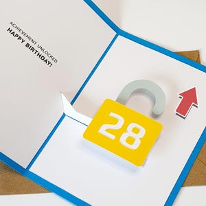 Geburtstagsschloss Pop-Up Karte - Achievement Unlocked - Animierte Escape Room inspirierte Grußkarte