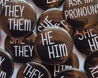 Bulk pack of black and white pronoun pins (1.25 inch/31mm) - your choice of pronouns. Medium size pin badges.