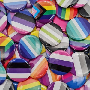 Pride pin badges in customisable bulk packs. 25mm (1 inch diameter). Your choice of flags.