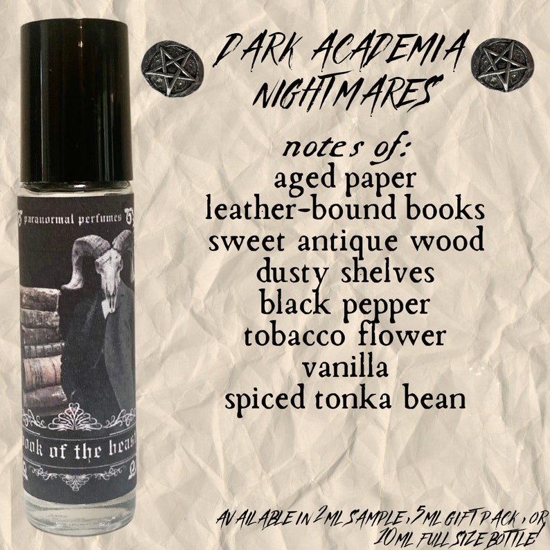 Puede incluir: Una imagen en blanco y negro de un frasco de perfume de rodillo con una etiqueta en blanco y negro que dice "paranormal perfumes" y "book of the beast". El frasco est&aacute; sobre un fondo de papel marr&oacute;n con el texto "PARK ACADEMIA NIGHTMARES" y "notes of: aged paper, leather-bound books, sweet antique wood, dusty shelves, black pepper, tobacco flower, vanilla, spiced tonka bean" en texto negro. El texto "AVAILABLE IN 2ML SAMPLE, 5ML GIFT PACK, OR 10ML FULL SIZE BOTTLE" tambi&eacute;n est&aacute; en texto negro.