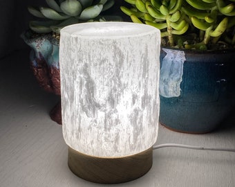 Selenietcilinder kristallen nachtlampje, selenietlamp, natuurlijke edelsteen woondecoratie, kristallen display, selenietkristal, woondecoratie