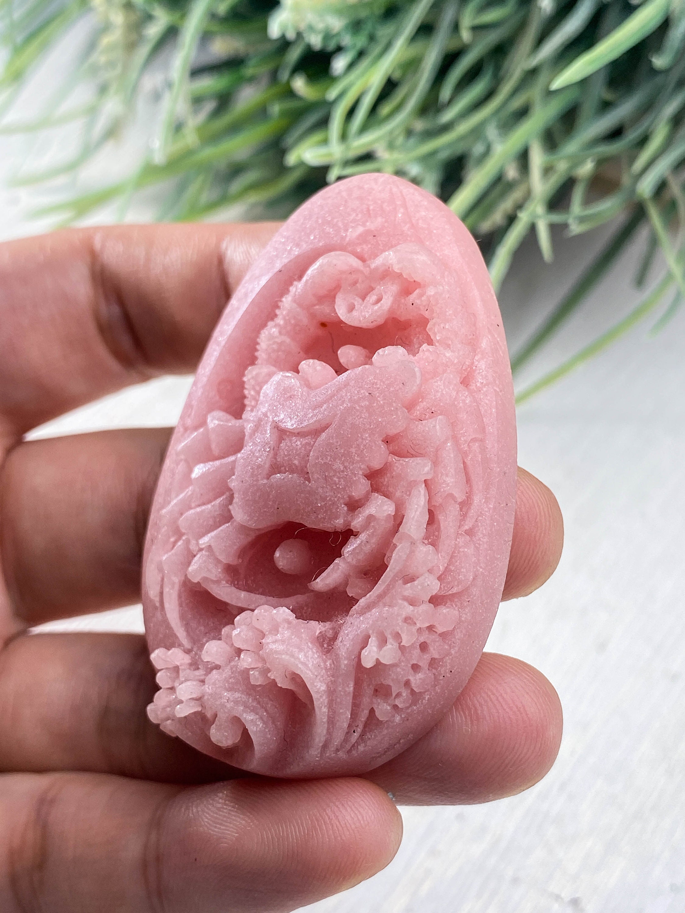 天然石 蝶の置物 ピンク 桜瑪瑙とカーネリアン 大幅値下げSALE中 Gorgeous Pink Opal Crab Carving , Crystal Carving , Hand-carved
