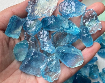 スカルドゥ鉱山産天然スカイブルーアクアマリン結晶標本。天然鉱物