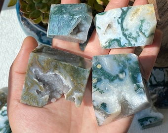 Ágata musgosa drusa natural de forma libre, ágata musgosa pulida de forma libre, regalo de cristal, decoración del hogar, regalo de cumpleaños, piedra pulida de pie