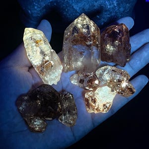 UV Reactive Oil Petroleum Quartz Raw Crystal Point ,Petroleum Quartz Fluorescent Crystal ,  Friends Gifts , Unique Gift for Crystal Lovers