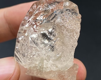 Naturalny surowy topaz, surowy topaz do wyrobu biżuterii, idealny dla rzemieślników i projektantów, surowy kamień szlachetny