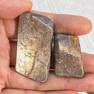Cabochão de pedra solar Rainbow Lattice, pedra preciosa bruta da Tanzânia, ideal para fazer joias exclusivas, presente ideal para colecionadores, presente de cristal