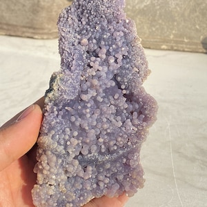 Lila Trauben-Achat-Cluster, natürliche rohe Stein-Traube Chalcedon, lila Kugel-Naturstein-Kristalle, Mineralproben