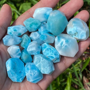 Pietra larimar levigata, larimar naturale, larimar autentico, cristallo larimar, splendido decoro spirituale, regalo speciale, regalo di compleanno