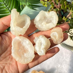 Raw Chalcedony , Chalcedony Crystal , Crystal Specimens , Chalcedony Agate , Druzy Chalcedony , Special Gifts , Birthday Gift