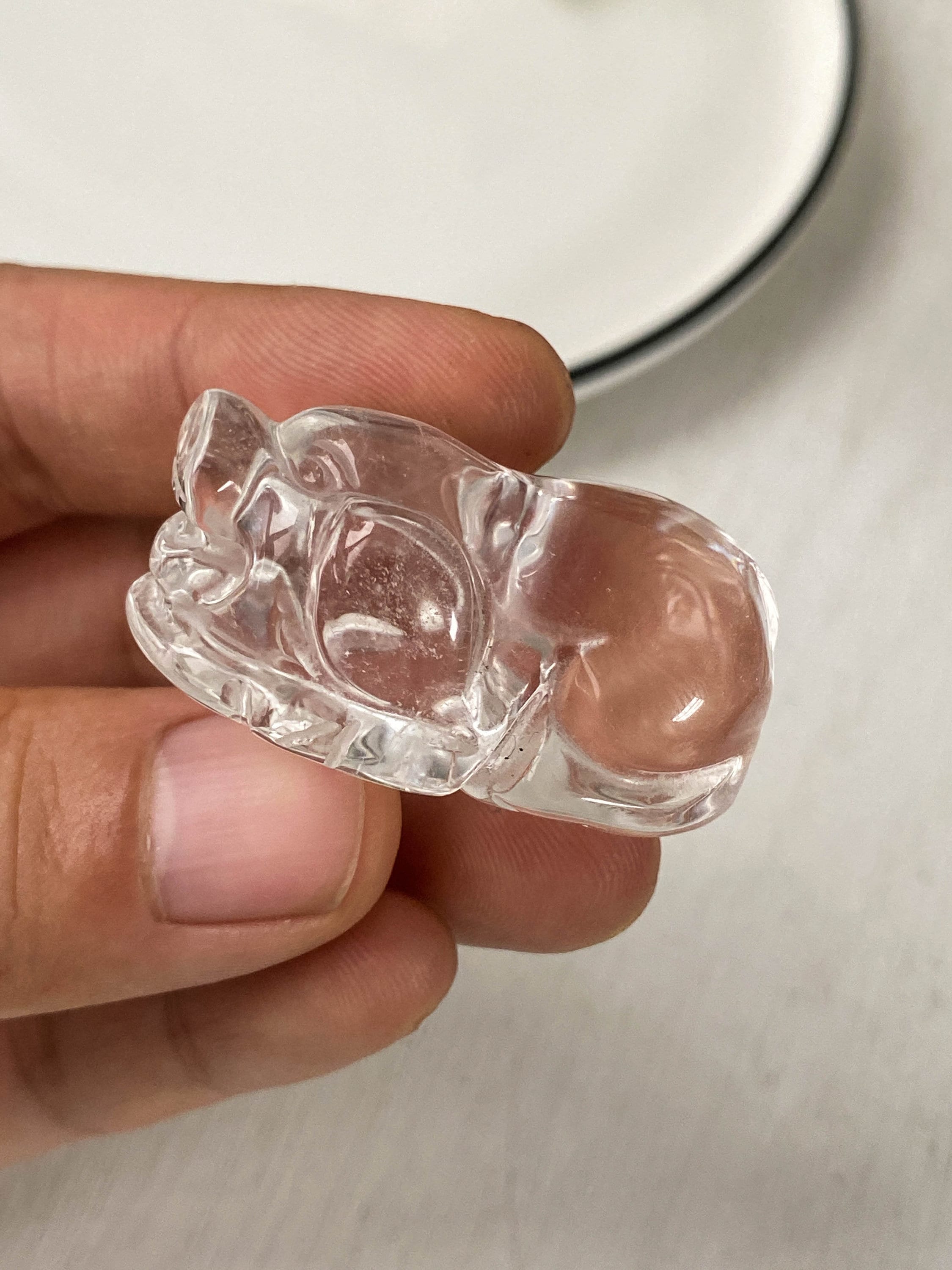天然の本物のクリアクォーツ豚、彫刻されたクォーツ豚半貴石宝石、豚